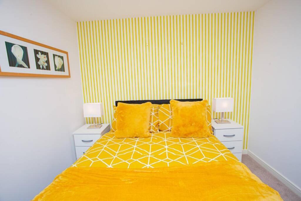 Mills Apartment - Two Bedroom En-Suite Apartment Northampton Exterior foto