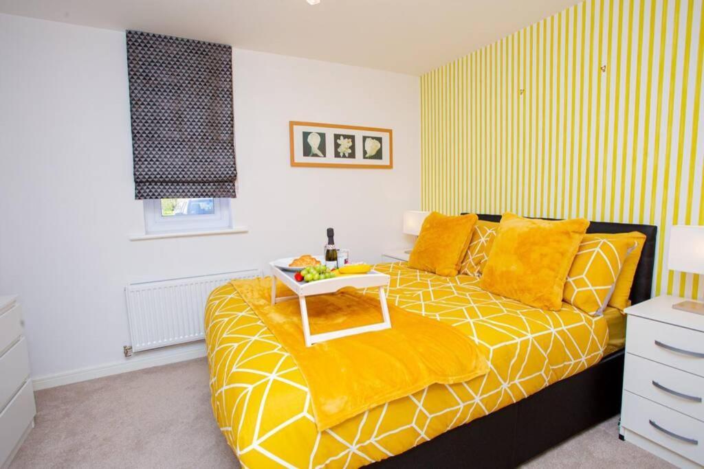 Mills Apartment - Two Bedroom En-Suite Apartment Northampton Exterior foto