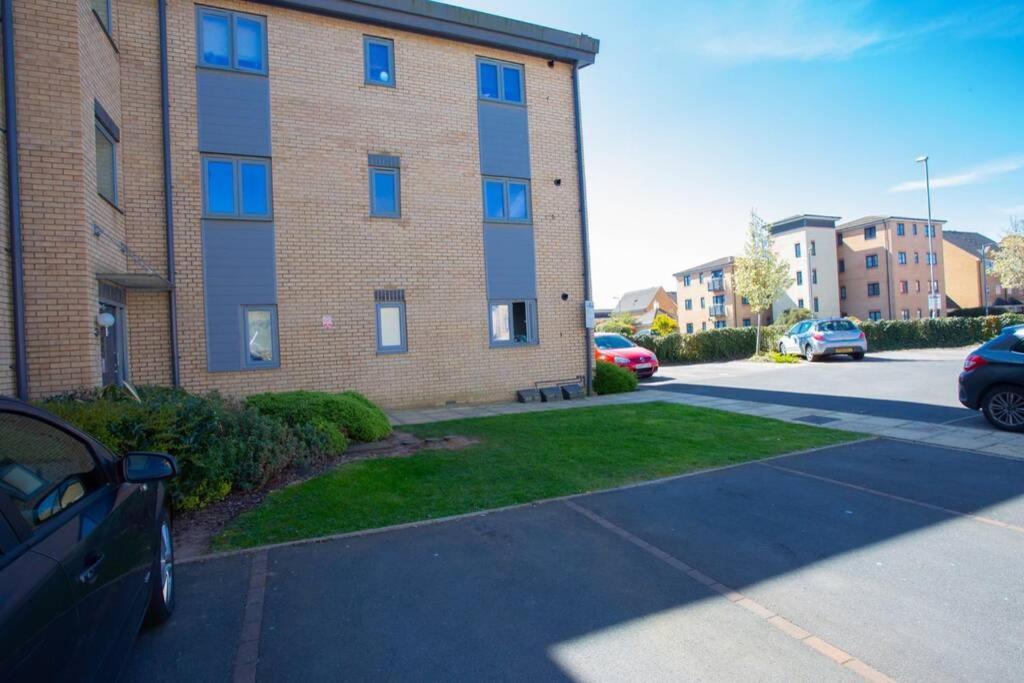 Mills Apartment - Two Bedroom En-Suite Apartment Northampton Exterior foto